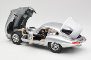 Jaguar E-Type Series 1 Prata Bburago 1:18 3018-M2 Metal - imagem 5 de 8