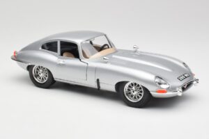 Jaguar E-Type Series 1 Prata Bburago 1:18 3018-M2 Metal - imagem 6 de 8