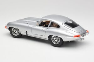 Jaguar E-Type Series 1 Prata Bburago 1:18 3018-M2 Metal - imagem 7 de 8