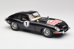 Jaguar E-Type Series 1 #1 British Racing Green Bburago 1:18 3018-M3 Metal - imagem 6 de 8