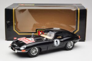 Jaguar E-Type Series 1 #1 British Racing Green Bburago 1:18 3018-M3 Metal - imagem 8 de 8