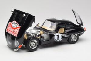Jaguar E-Type Series 1 #1 British Racing Green Bburago 1:18 3018-M3 Metal - imagem 2 de 8