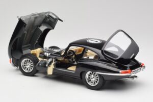 Jaguar E-Type Series 1 #1 British Racing Green Bburago 1:18 3018-M3 Metal - imagem 5 de 8