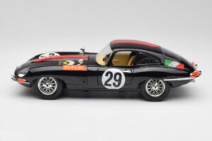 Jaguar E-Type #29 Preto Bburago 1:18 3018-M4 Metal - imagem 4 de 8