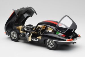 Jaguar E-Type #29 Preto Bburago 1:18 3018-M4 Metal - imagem 5 de 8
