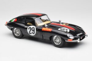 Jaguar E-Type #29 Preto Bburago 1:18 3018-M4 Metal - imagem 6 de 8