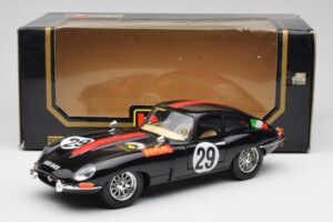 Jaguar E-Type #29 Preto Bburago 1:18 3018-M4 Metal - imagem 8 de 8
