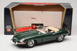 Jaguar E-Type Series 1 Roadster Verde Bburago 1:18 3016-M1 Metal - imagem 8 de 8