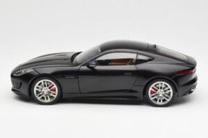Jaguar F-Type R X152 Preto Mate AUTOart 1:18 73652 Compósito - imagem 4 de 8