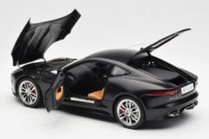 Jaguar F-Type R X152 Preto Mate AUTOart 1:18 73652 Compósito - imagem 5 de 8