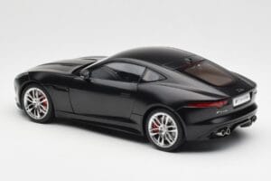 Jaguar F-Type R X152 Preto Mate AUTOart 1:18 73652 Compósito - imagem 7 de 8