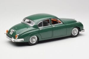 Jaguar Mark II British Racing Verde & Interior Azul Maisto 1:18 59001 Metal - imagem 3 de 8