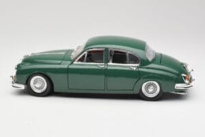 Jaguar Mark II British Racing Verde & Interior Azul Maisto 1:18 59001 Metal - imagem 4 de 8