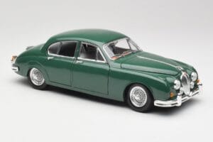 Jaguar Mark II British Racing Verde & Interior Azul Maisto 1:18 59001 Metal - imagem 6 de 8