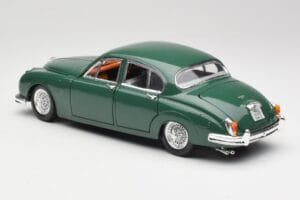 Jaguar Mark II British Racing Verde & Interior Azul Maisto 1:18 59001 Metal - imagem 7 de 8