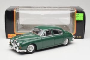 Jaguar Mark II British Racing Verde & Interior Azul Maisto 1:18 59001 Metal - imagem 8 de 8