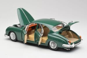 Jaguar Mk II British Racing Verde Maisto 1:18 50287 Metal - imagem 5 de 8