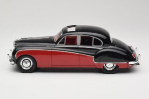 Jaguar Mk VIII Preto & Vermelho Escuro BoS Models 1:18 BOS408 Resina - imagem 3 de 6