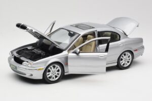Jaguar X-Type Prata Maisto 1:18 7271328 Metal - imagem 2 de 8
