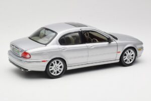 Jaguar X-Type Prata Maisto 1:18 7271328 Metal - imagem 3 de 8