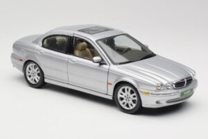 Jaguar X-Type Prata Maisto 1:18 7271328 Metal - imagem 6 de 8