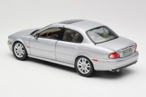 Jaguar X-Type Prata Maisto 1:18 7271328 Metal - imagem 7 de 8