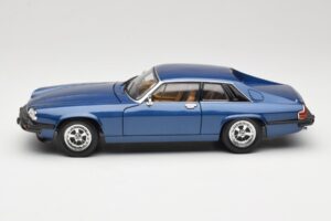 Jaguar XJ-S Azul Road Signature 1:18 92658 Metal - imagem 4 de 8