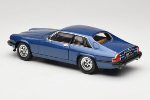 Jaguar XJ-S Azul Road Signature 1:18 92658 Metal - imagem 7 de 8