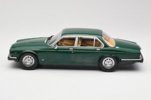 Jaguar XJ Series III Verde Escuro MCG 1:18 MCG18175 Metal - imagem 3 de 6