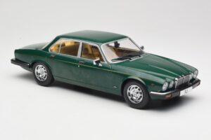 Jaguar XJ Series III Verde Escuro MCG 1:18 MCG18175 Metal - imagem 4 de 6