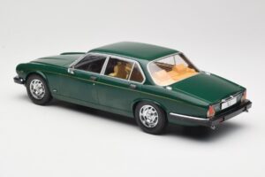 Jaguar XJ Series III Verde Escuro MCG 1:18 MCG18175 Metal - imagem 5 de 6