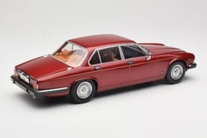 Jaguar XJ Series III Metallic Dark Red MCG 1:18 MCG18176 Metal - imagem 2 de 6
