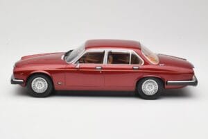 Jaguar XJ Series III Metallic Dark Red MCG 1:18 MCG18176 Metal - imagem 3 de 6