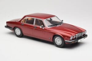 Jaguar XJ Series III Metallic Dark Red MCG 1:18 MCG18176 Metal - imagem 4 de 6