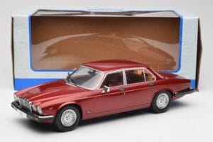 Jaguar XJ Series III Metallic Dark Red MCG 1:18 MCG18176 Metal - imagem 6 de 6