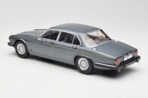 Jaguar XJ Series III Metallic Grey MCG 1:18 MCG18177 Metal - imagem 5 de 6