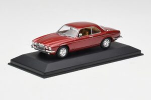 Jaguar XJ12 Coupe Regency Vermelho Minichamps 1:43 400130461 Metal - imagem 2 de 4