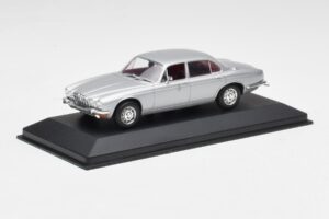 Jaguar XJ12 Series II Prata Minichamps 1:43 400130401 Metal - imagem 2 de 4