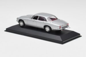 Jaguar XJ12 Series II Prata Minichamps 1:43 400130401 Metal - imagem 3 de 4