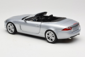 Jaguar XK X150 Cabriolet Prateado Minichamps 1:18 153130533 Metal - imagem 7 de 8