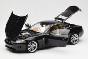 Jaguar XK-R X150 Midnight Preto AUTOart 1:18 73632 Metal - imagem 2 de 8