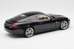 Jaguar XK-R X150 Midnight Preto AUTOart 1:18 73632 Metal - imagem 3 de 8