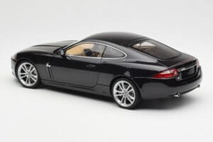 Jaguar XK-R X150 Midnight Preto AUTOart 1:18 73632 Metal - imagem 7 de 8