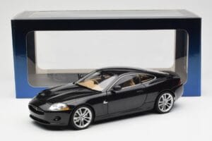 Jaguar XK-R X150 Midnight Preto AUTOart 1:18 73632 Metal - imagem 8 de 8