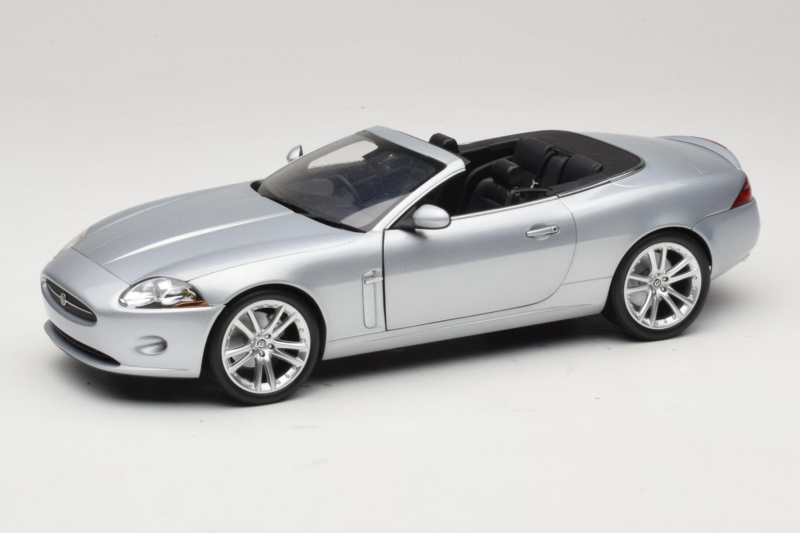 Jaguar XK X150 Cabriolet Prata Minichamps 1:18 150130531 Metal