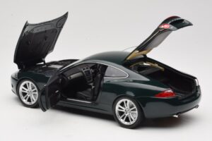 Jaguar XK X150 Coupe Verde Minichamps 1:18 150130501 Metal - imagem 5 de 8