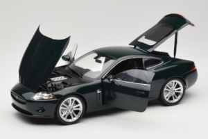 Jaguar XK X150 Verde Minichamps 1:18 150130500 Metal - imagem 2 de 8