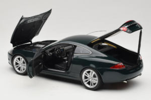 Jaguar XK X150 Verde Minichamps 1:18 150130500 Metal - imagem 5 de 8