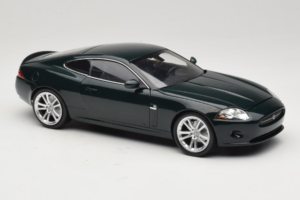 Jaguar XK X150 Verde Minichamps 1:18 150130500 Metal - imagem 6 de 8