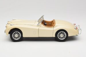 Jaguar XK120 Branco Eduscho 1:18 7482-1HTH Metal - imagem 4 de 8